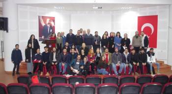 Dpü’De ’Grafikerleri Basın Sektöründe Neler Bekliyor’ Konulu Söyleşisi
