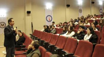 Dpü’De Türkiye’Deki İlaç Endüstrisi Konuşuldu
