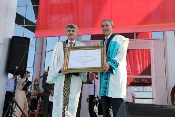 Dpü’Den Hulusi Akar’A Fahri Doktora Unvanı
