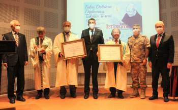 Dpü’Den Üstünkaya Ve Gürsoy’A Fahri Doktora Unvanı
