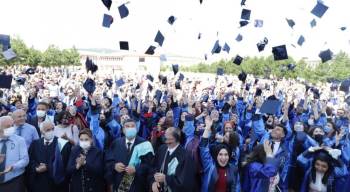 Dpü Fen Edebiyat Fakültesi’Nde Mezuniyet Heyecanı
