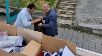 Dpü Giysibank’Tan Bayram Öncesi İhtiyaç Sahibi Öğrencilere Kıyafet Ve Eşya Desteği
