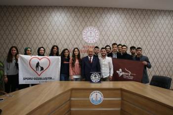 Dpü’Lü Öğrenciler, Müdür Başyiğit’E Proje Ve Çalışmaları Hakkında Bilgi Verdiler
