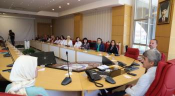 Dpü’Nün Anne Üniversitesi Projesinde İlk Dersi Rektör Uysal Verdi
