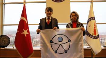 Dpü’Nün Erişilebilir Binalarına 11 Bayrak Daha
