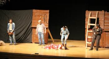 Dpü Tiyatro Topluluğu “Fareler Ve İnsanlar” Oyununu Sahneledi
