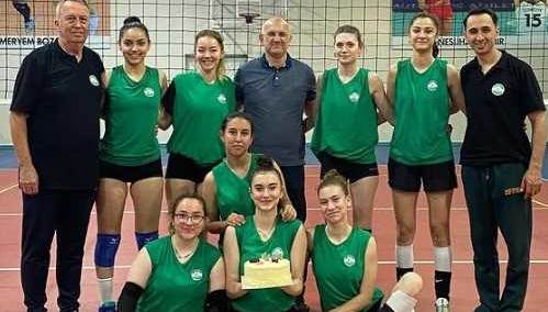 DSİ Bentspor’un başarılı ismine doğum günü sürprizi