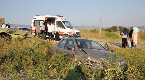 Düğün konvoyunda trafik kazası: 4 yaralı