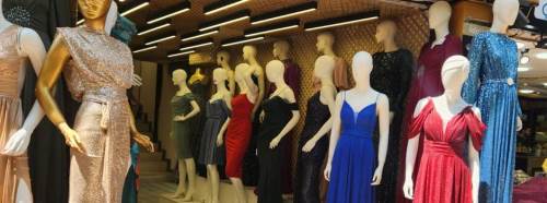 Düğün Sezonu Hız Kesmiyor: Abiye Elbiselere Talep Büyük, Fiyatlar Cep Yakıyor