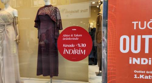 Düğün sezonu sonrası abiyelerde indirim fırsatı