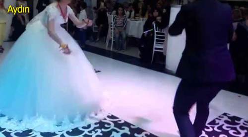 Düğünde damadı bıçakladılar!