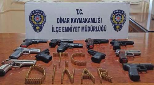 Düğünde dehşet saçtılar, evlerinden cephanelik çıktı!