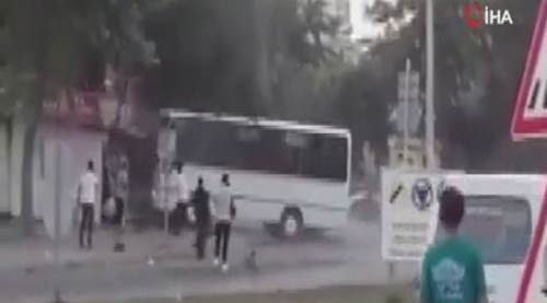 Dükkanı yıkmak için defalarca aracıyla daldı