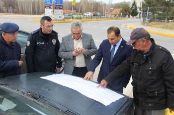 Dumlupınar’Da 3 Kilometrelik Yolda Aydınlatma Çalışmaları
