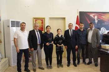 Dumlupınar’Da Başarılı Öğrenciler Ödüllendirildi
