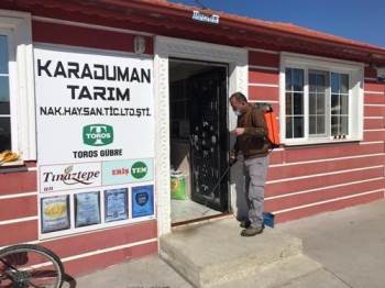 Dumlupınar’Da Esnafların İş Yerleri Dezenfekte Ediliyor
