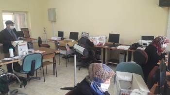 Dumlupınar’Da Gönüllü Maske Üretiyorlar
