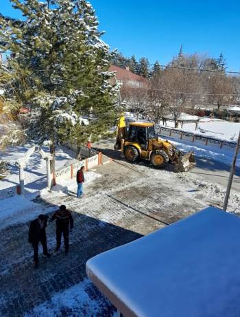 Dumlupınar’Da Kar Ve Buz İle Mücadele
