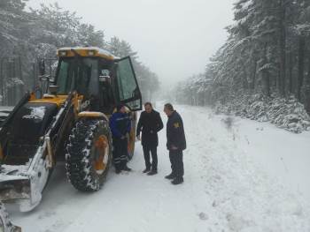 Dumlupınar’Da Karla Mücadale
