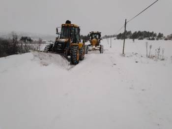Dumlupınar’Da Karla Mücadele Çalışmaları
