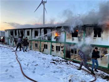 Dumlupınar’Da Rüzgar Enerji Santralinde Yangın
