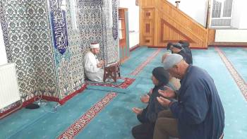 Dumlupınar’Da Şehitler İçin Sabah Namazında Kur’An Okunup Dua Edildi
