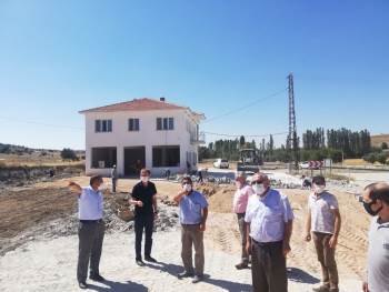 Dumlupınar Köylerinde Kilitli Parke Döşeme Ve Çok Amaçlı Bina Yapım Çalışmaları
