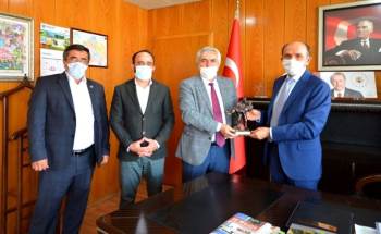 Dumlupınar Protokolü Müdür Hasan Keskin’İ Makamında Ziyaret Etti
