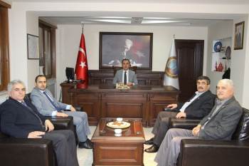 Dumlupınar Protokolünden Umre Ziyaretinden Dönen Altıntaş Kaymakamına Ziyaret
