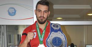 Dünya Şampiyonu destek bekliyor