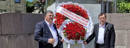 Dünya Çiftçiler Günü'nde Tepebaşı Ziraat Odası çelenk bıraktı