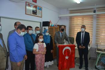 Dünya Klavye Şampiyonu Öğrenciler Ödüllendirildi
