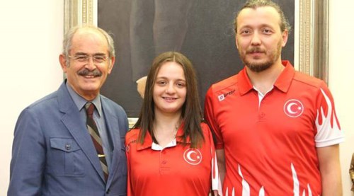 Dünya Şampiyonu Büyükerşen'i ziyaret etti