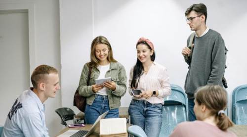 Dünyanın En Akıllı 5 Burcu: Beyinleri Herkesten Daha İyi Çalışıyor!