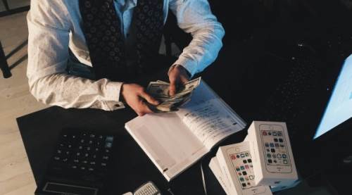 Dünyaya Zengin Olmak İçin Gelmiş 6 Burç: Parayı Mıknatıs Gibi Çeken Astrolojik İşaretler