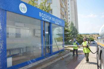 Duraklar Yıkanarak Temizleniyor
