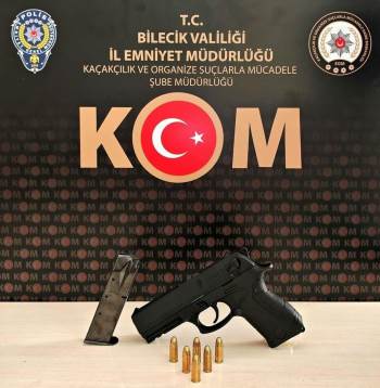 Durdurulan Araçta Silah Çıktı
