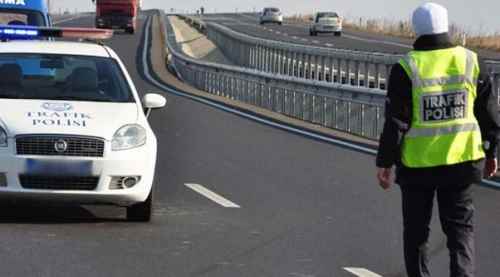 Durdurulan araçtan silahlar ve mühimmat çıktı
