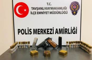 Durdurulan Otomobilde Ruhsatsız Silah Ve Çok Sayıda Fişek Ele Geçirildi
