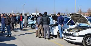 Durgun bir oto pazarı