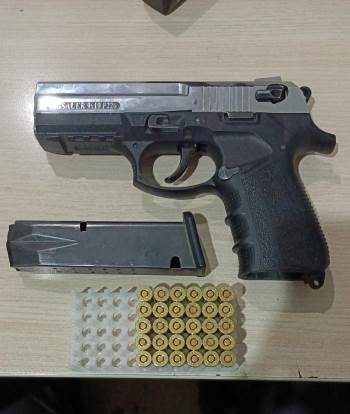 Durumundan Şüphelenilen Otomobilde Silah Ele Geçirildi
