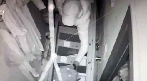 Duvarı delip 450 bin liralık hırsızlık yaptılar