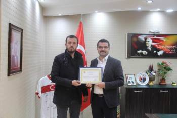 Duyarlı Berbere Kaymakam’Dan ‘Teşekkür Belgesi’
