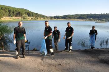 Duyarlı Vatandaşlardan Ormanlık Alanda Çevre Temizliği
