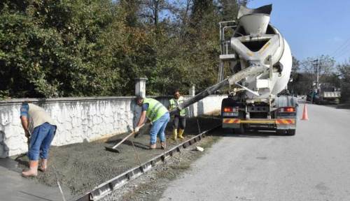 Düzce Belediyesi hız kesmiyor 3 ayda yeni yollar...