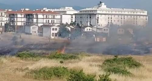 Düzce’de elektrik tellerine çarpan kuş yangın çıkardı