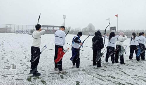 Düzce’de kar altında okçuluk heyecanı yaşandı
