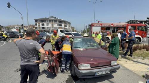 Düzce’de kavşakta kaza: 3 kişi yaralandı