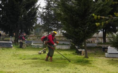 Düzce’de mezarlıklarda bayram temizliği başladı