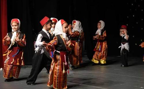 Düzce’de miniklerden renkli yıl sonu gösterisi